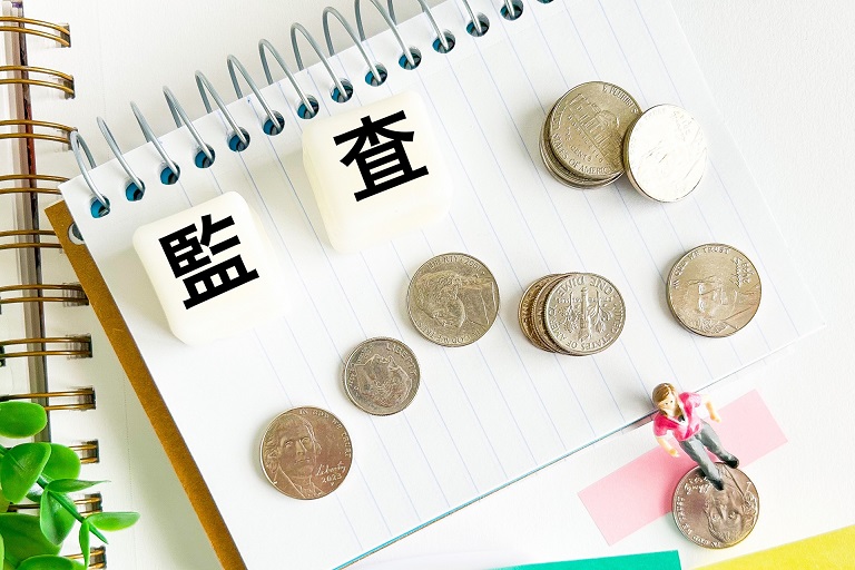 監査