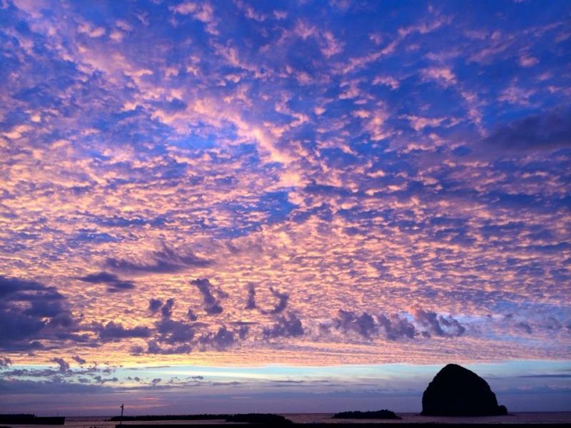 夕焼け空と立神