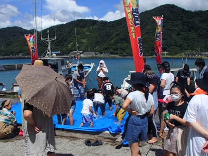 魚のつかみどり